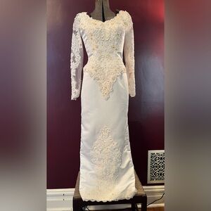 Wedding dress, vintage Alfred Angelo.